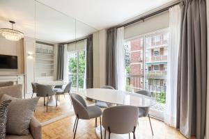 Prime Apartment in Palermo best location wbalcony. Work-Stay Speed Internet WasherDryer Unit