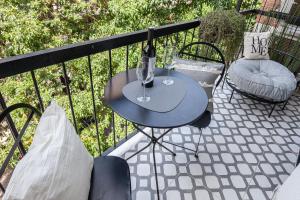 Prime Apartment in Palermo best location wbalcony. Work-Stay Speed Internet WasherDryer Unit