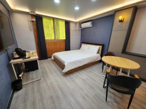 Yuna Hotel by Merciel