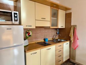 1Dest - Waterfall & Pool