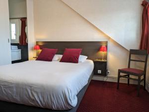 Hotels Logis Hotel Le Saint Florent : Chambre Familiale - Non remboursable