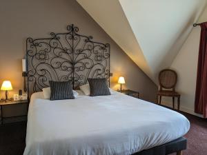 Hotels Logis Hotel Le Saint Florent : Chambre Double avec Salle de Bains Privative - Non remboursable