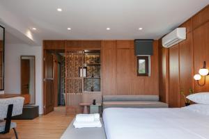 Vellis Residence - Luxury Retreat, 2 Villas & 2 Pools by etouri