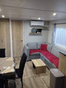 Campings mobil-home k121 au camping les Charmettes : photos des chambres