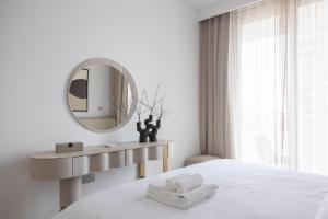 Beachfront Elegant 2BD Condo with Breathtaking Views -15AB01