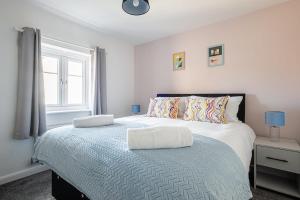 Our latest stunning property by Our Home Short Stays free parking super fast WiFi large back garden and crisp hotel white linen