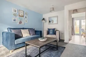 Our latest stunning property by Our Home Short Stays free parking super fast WiFi large back garden and crisp hotel white linen - Stagsden