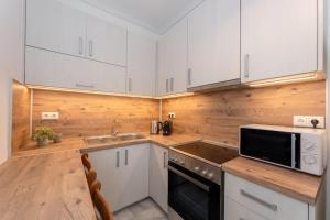 Cozy 1Bdrm Aptwalk to the beach