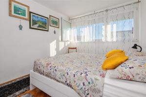 Sunny 1BD near Firule Beach - Balcony & Peaceful Stay