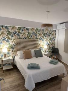 Waterfront 3 bed apartment, 90m from the beach