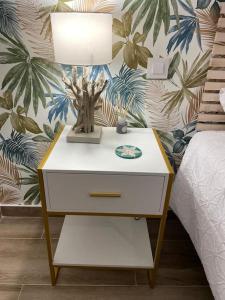 Waterfront 3 bed apartment, 90m from the beach