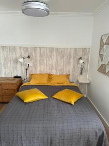 Island Paradise a studio with a kitchenette, private bathroom and balcony, in a complex with 3 swimming pools, 800m away from the ocean front