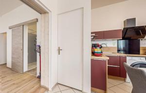 1 Bedroom Cozy Apartment In Royan
