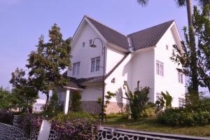 Chevilly Resort & Camp