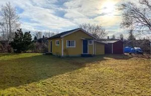 2 Bedroom Awesome Home In Löttörp - Byrum