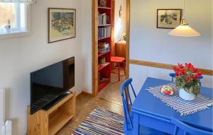 2 Bedroom Awesome Home In Löttörp