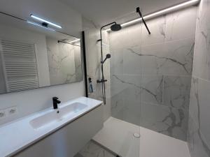 ASTRID 0301 - App voor 6 personen