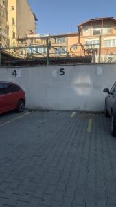 Central, brand new apart with parking