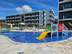 Flat premium com varanda gourmet no Makia Resort em Muro Alto 4 pessoas