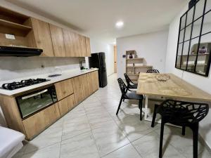 Apto cerca Malecón, Plaza Principal, Plazoleta Zocalos, a 8 min de la Piedra del Peñol, GRATIS PARQUEADERO!!!