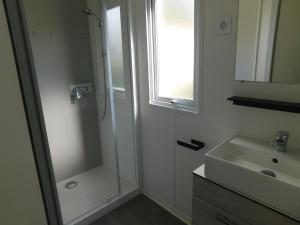 Domaine de Kerlann 4 étoiles - MOBIL HOME 2 CHAMBRES - 2 SDB - 315