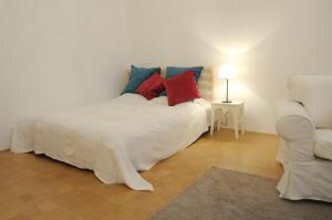 Completely Renovated Apartment Top 16 - Easy Self Check in