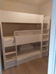 Gelijkvloers vakantie-appartement met groot zonnig terras