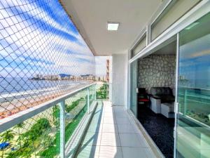 Apartamento frente mar Guarujá Pitangueiras pé na areia
