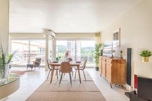 Appartements Spacieux appartement Climatise, lumineux, Grand Balcon, dernier etage au calme dans le parc de la Torse a 10mn a pied du centre ville : photos des chambres