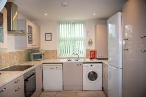 Cosy and Spacious House for 6