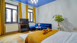 2 Bedroom OldTown Mountain View Apartment with private terrace and high ceilings rooms