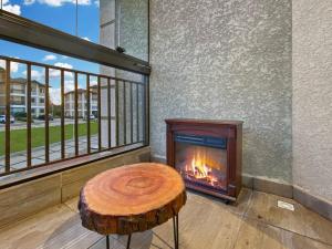 Espaçoso Lareira Elétrica 2 quartos Decorado