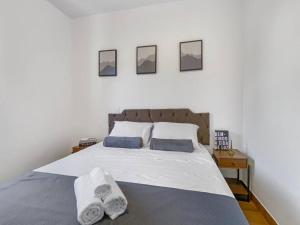 Espaçoso Lareira Elétrica 2 quartos Decorado