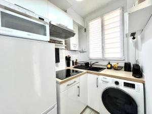 Apt Parisian Charm with Amazing View Near Metro