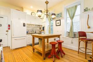 iKlektik House BlueJay