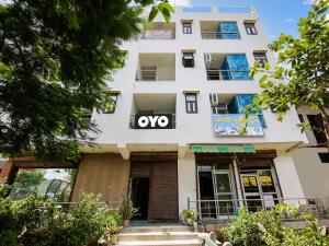 OYO Flagship Hotel Green Light