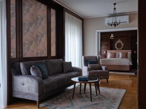 Stunning-Classical 2BD Penthouse