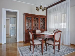 Stunning-Classical 2BD Penthouse