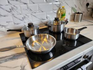 ApartHotel Flat 8 - 10 min to centre by Property Promise