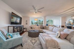 The Regal Beagle - Beacon Manor