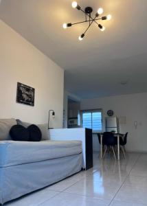 Luminoso departamento con cochera