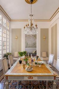 The Collection Barcelona - Placa Catalunya V Charming and Exquisite 5Bd Apartment with Large Balcony