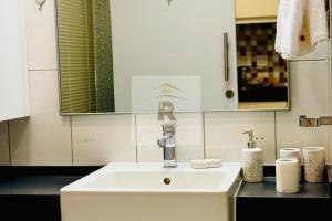 Palm View East Jumeira - Studio Apartment