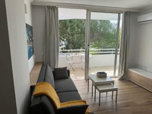 Island Paradise a studio with a kitchenette, private bathroom and balcony, in a complex with 3 swimming pools, 800m away from the ocean front