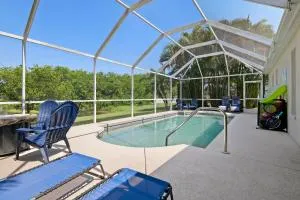 Blue Heron House! Cozy home with heated pool and pool toys! Water view out back! - Lakewood Ranch