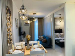 1 BedroomDeLuxe Condo wBalcony, Pool & Gym