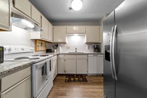 Comfortable Greensboro Condo