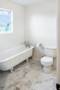 Lake Hamilton Carriage House 5BR; 3.5BA Sleeps 17!