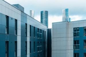 Entire 2 Bedroom and 2 Bathroom Apartment in Manchester City -Free underground Parking