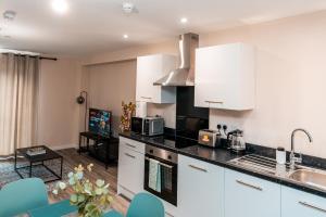 Entire 2 Bedroom and 2 Bathroom Apartment in Manchester City -Free underground Parking